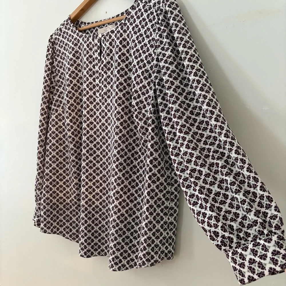 LOFT Plus Sz 18 Ivory Purple Damask Long Sleeve Blouse Split Neck Flowy Fit - Picture 2 of 8